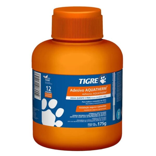 **Produto:** Adesivo Aquatherm Tigre **Descrição:** O Adesivo Aquatherm da Tigre é um produto especialmente formulado para a colagem de tubos e conexões de PVC, sendo ideal para sistemas de água quente e fria. Com uma consistência viscosa, este adesivo proporciona uma ligação robusta e segura, garantindo a durabilidade e eficiência nas instalações hidráulicas. **Características Técnicas:** - **Peso Líquido:** 175g - **Validade:** 12 meses após a abertura - **Tipo de Uso:** Para tubos e conexões de PVC - **Aplicações:** Indicado para sistemas de água quente e fria - **Segurança:** Instalação segura e garantida, seguindo as instruções do fabricante - **Formulação:** Livre de tolueno, o que proporciona um uso mais seguro e reduz riscos à saúde - **Compatibilidade:** Pode ser utilizado em sistemas de encanamento residencial e comercial **Instruções de Aplicação:** 1. **Preparação da Superfície:** As superfícies a serem coladas devem estar limpas, secas e livres de poeira ou óleo. 2. **Aplicação do Adesivo:** Aplicar uma camada uniforme do adesivo nas superfícies a serem unidas. 3. **Montagem:** Juntar as partes imediatamente após a aplicação, garantindo um encaixe perfeito. 4. **Tempo de Cura:** Respeitar o tempo de cura indicado nas instruções para garantir a eficácia do adesivo. **Atributos e Categorias:** - **Categoria:** Ferramentas e Materiais para Construção - **Subcategoria:** Adesivos e Selantes - **Uso:** Hidráulico - **Tipo de Produto:** Adesivo para PVC - **Características Especiais:** Livre de tolueno, resistente à água quente e fria - **Recomendação de Uso:** Para profissionais e consumidores finais Este adesivo é uma escolha confiável para quem busca eficiência e segurança em suas instalações hidráulicas, proporcionando um desempenho superior e uma instalação sem complicações.